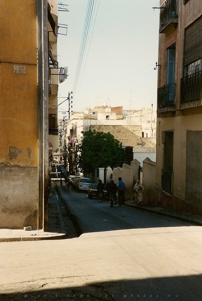 RUE DE L ALMA ALLANT VERS LA PLACE.jpg